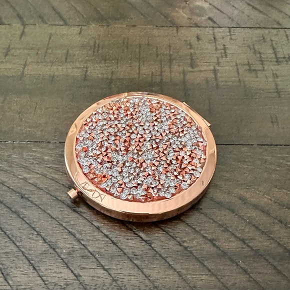 NEW!! Glam Compact Mirror - Picture 5 of 13